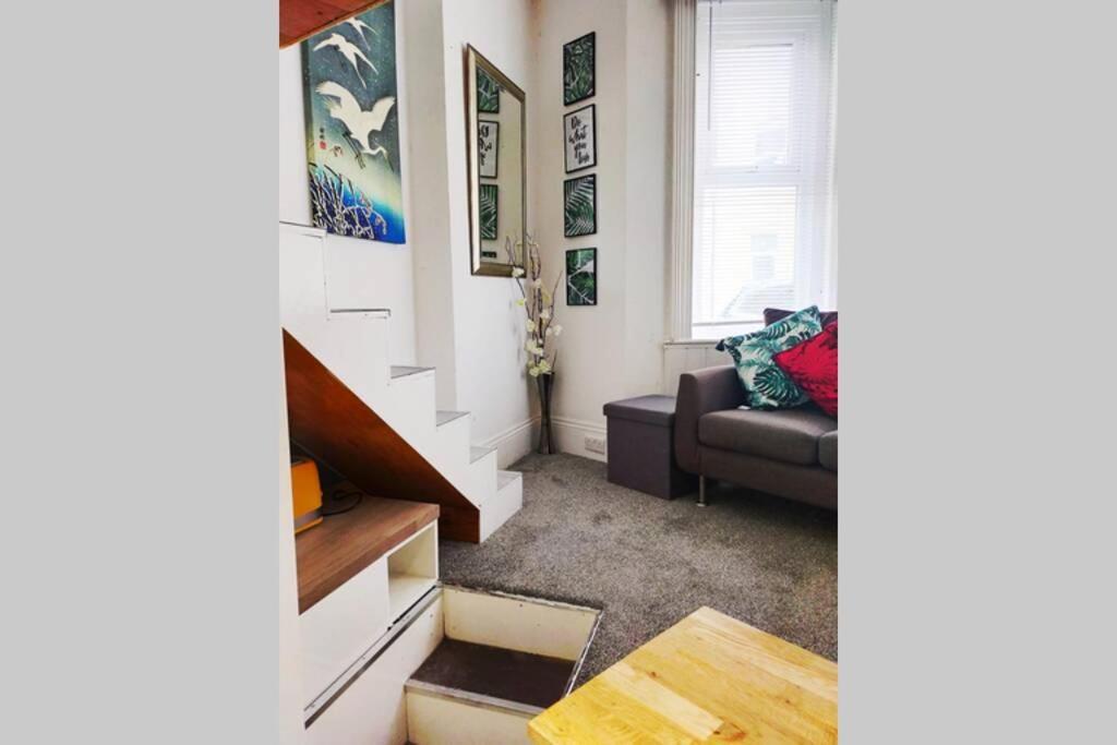 Cute & Cosy Loft-Style Studio Close To Beach Lägenhet Bournemouth Exteriör bild