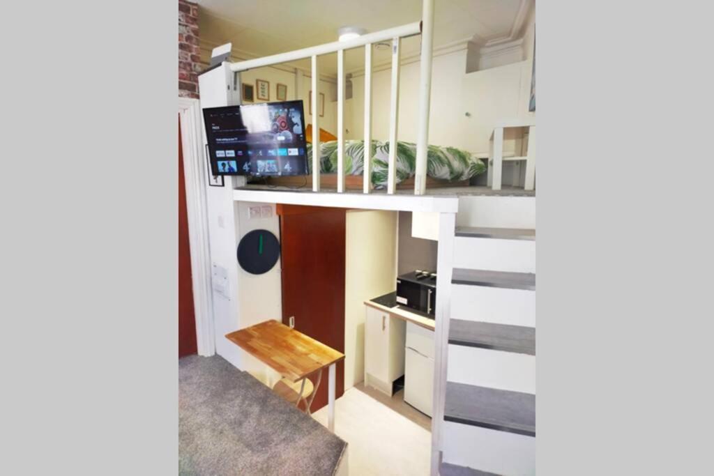 Cute & Cosy Loft-Style Studio Close To Beach Lägenhet Bournemouth Exteriör bild